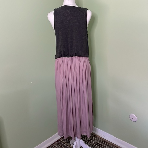 Loft Dress - Picture 3 of 4